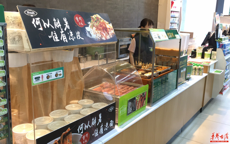 24小时便利店：城市夜生活的守护者